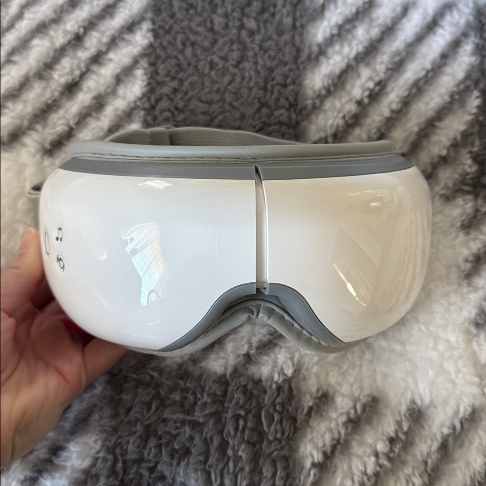 Renpho Eyeris 1 Eye Massager - Picture 3 of 9